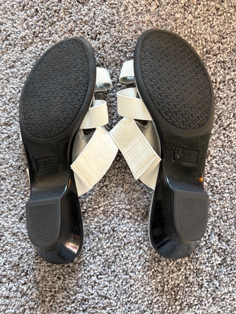 Jones New York White Slide Mules with Silver Triangle Accent - Picture 4 of 4